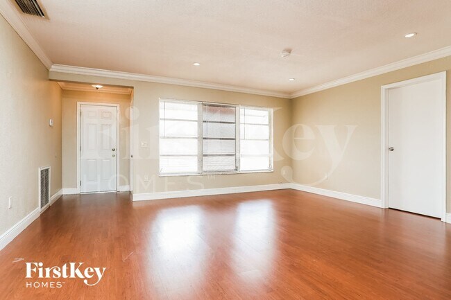 Foto del edificio - 10721 NW 29th Ct