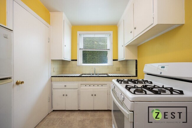 Foto del edificio - Amazing 3 Bedroom 1 Bathroom - $1,375.00