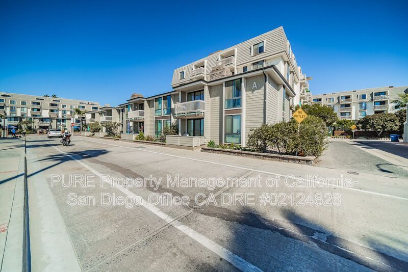 Primary Photo - 999 N Pacific St