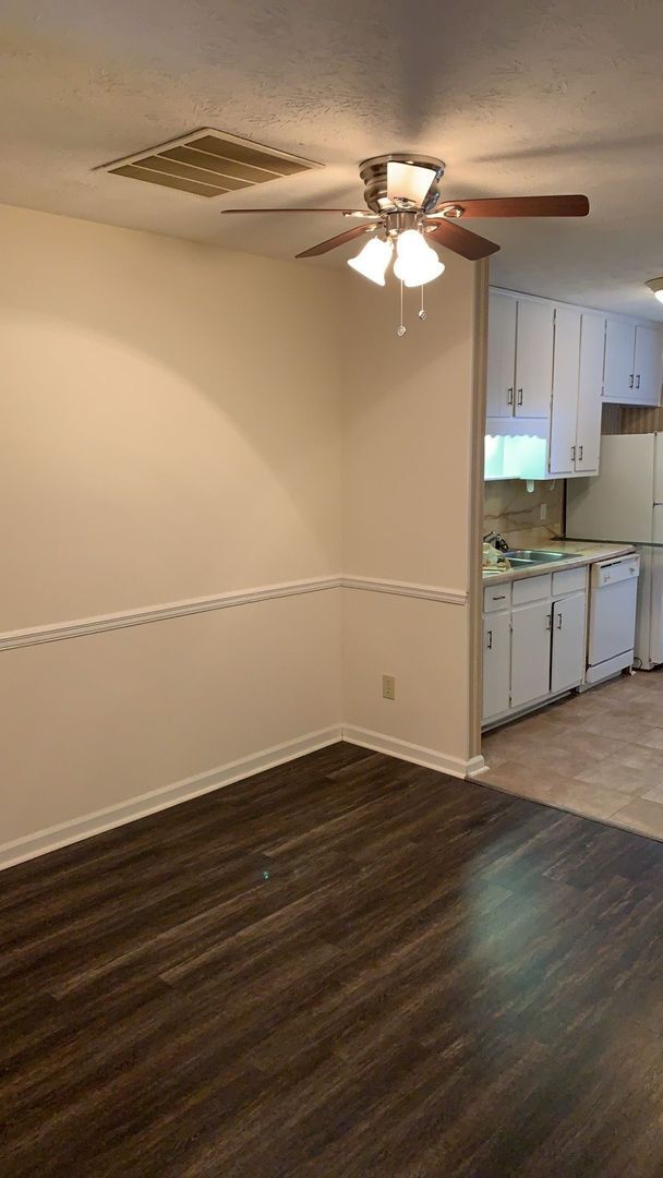 Foto del edificio - BEAUTIFUL 2 bedroom 2 bathroom Duplex