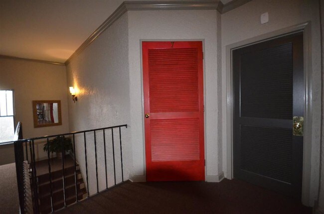 Building Photo - 1315 Kavanaugh, #7