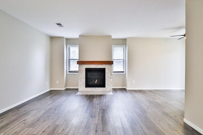 Building Photo - Apple Glen Apartments