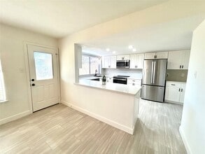 Building Photo - 10819 Sagerock Dr