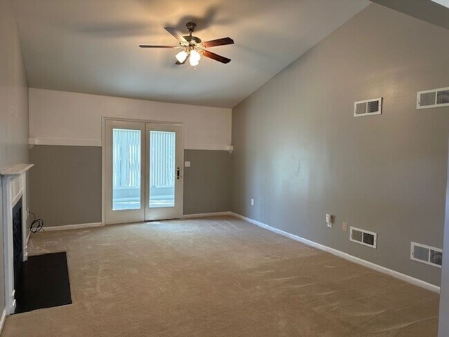 Building Photo - 2033A Raleigh Rd-