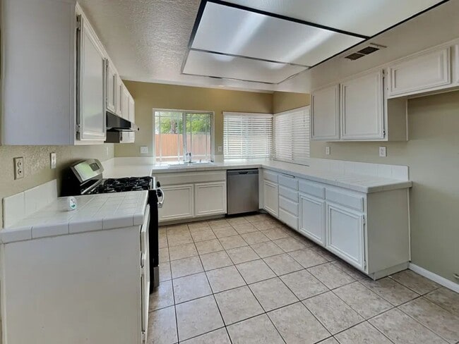 Building Photo - 13044 Pawnee Dr