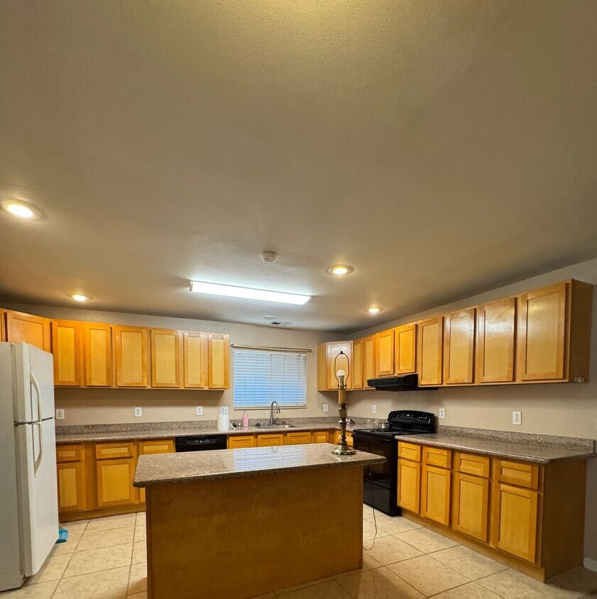 Foto del edificio - Charming 3 Bedroom, 2 Bathroom Home in Sacramento