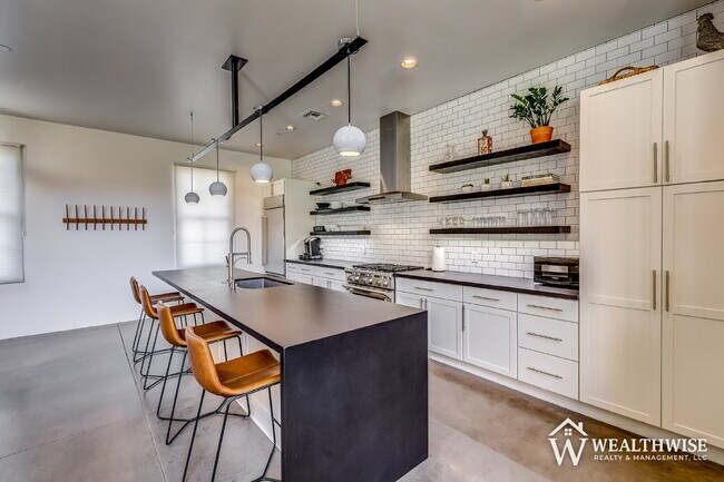 Foto del edificio - Rare Luxury Rental Opportunity in Tucson’s Mercado District