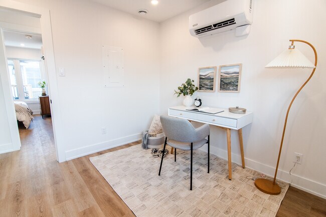 Photo du bâtiment - Unit 1A | Main Level | 2 Bedroom, 1 Bathroom