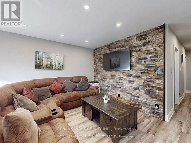 Building Photo - 55 Davis Rd