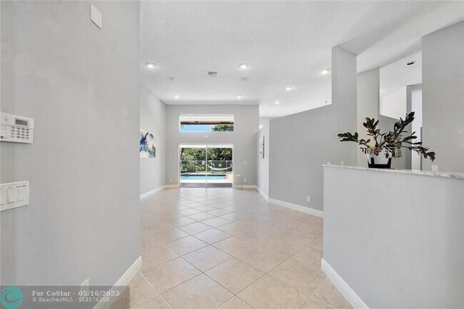 Building Photo - 10434 NW 6th Ct