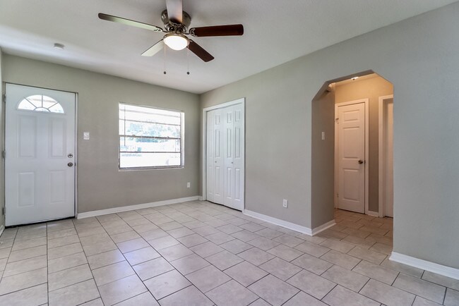 Building Photo - Now Leasing Move-in Ready 3BR 2BA home!