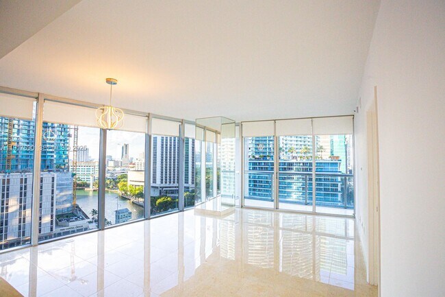 Foto del edificio - 475 Brickell Ave