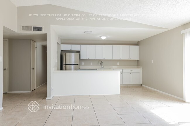 Foto del edificio - 6827 W Lewis Ave