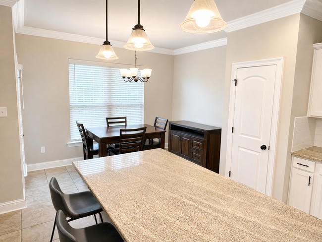 Building Photo - 11660 Brookstone Dr