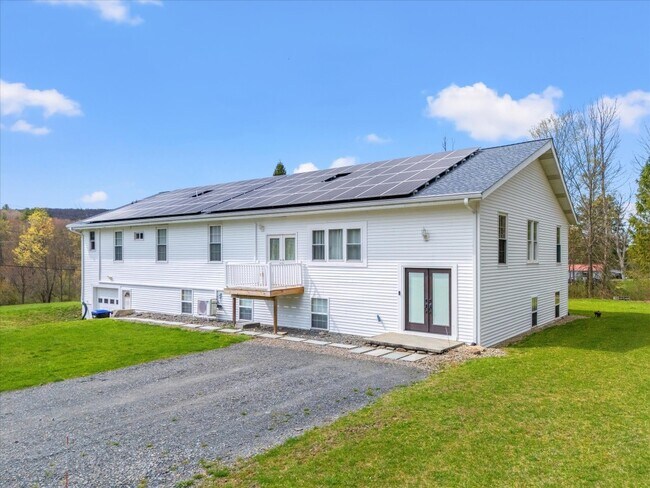 Foto del edificio - 1205 Tracy Creek Rd