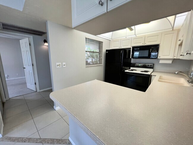 Foto del edificio - 7231 W Country Club Dr N