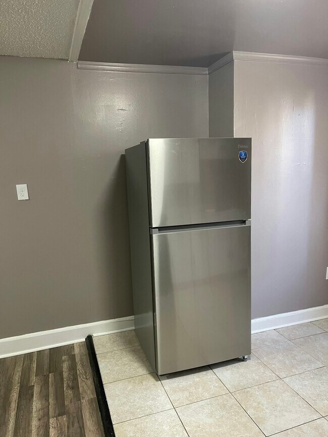 Building Photo - 6437 N Broad St