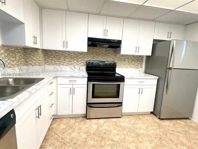 Foto del edificio - 1200 NW 87th Ave