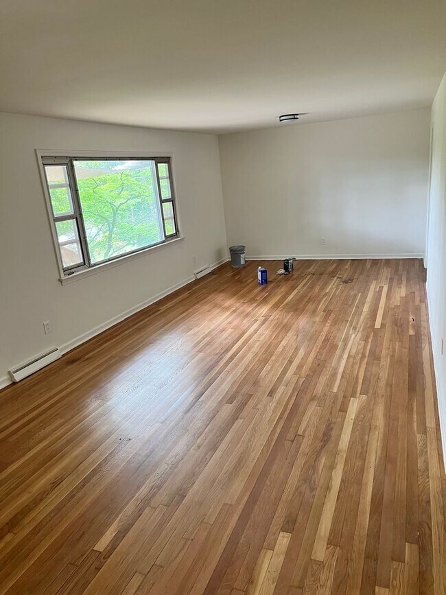 Building Photo - 3/ 2 Home For Rent!