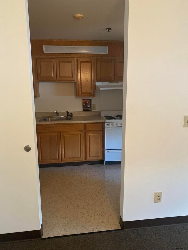 2006 Central Ave, Colonie, NY 12205 Room for Rent in Colonie, NY