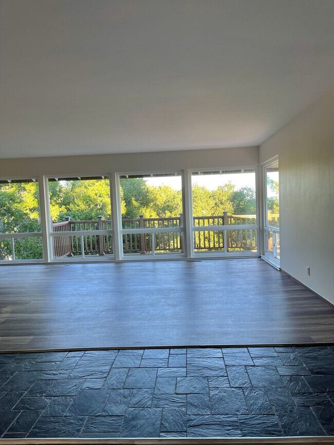 Building Photo - 8311 Buckingham Dr
