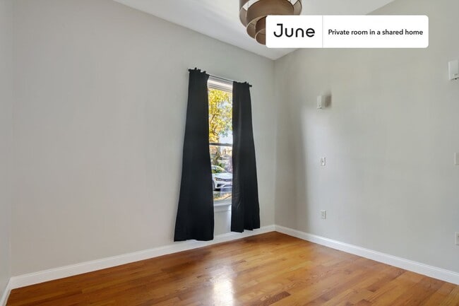 Building Photo - Room in Shared 5 bed/2.5 bath home