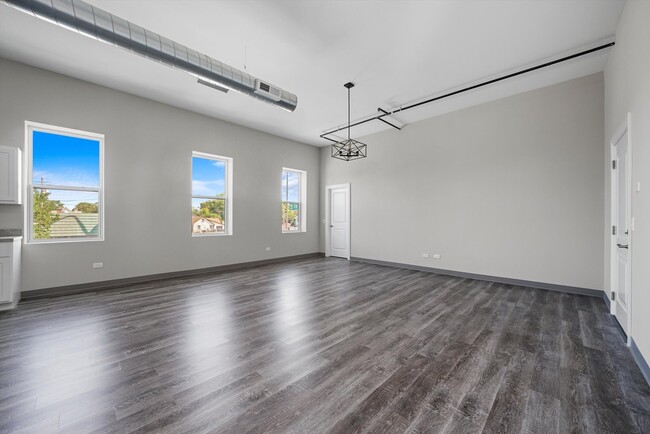 Building Photo - 3135 W 95th St