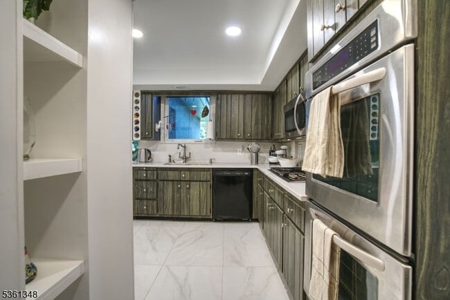 Foto del edificio - 91 Birchwood Rd