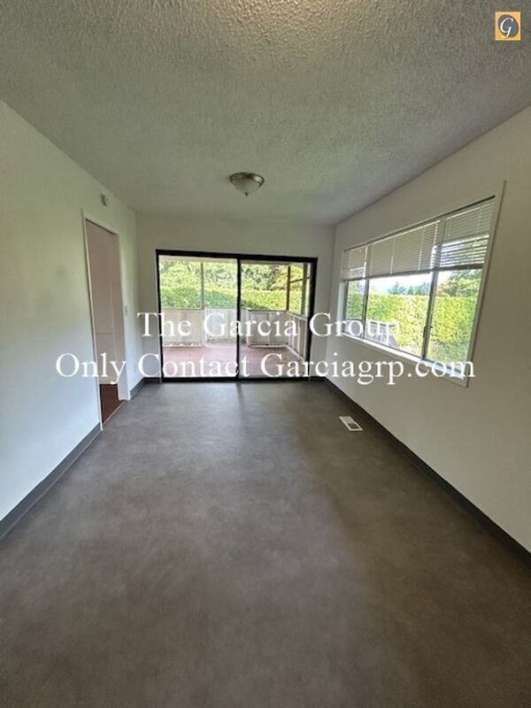 Building Photo - 17050 SE Gurnee Ave