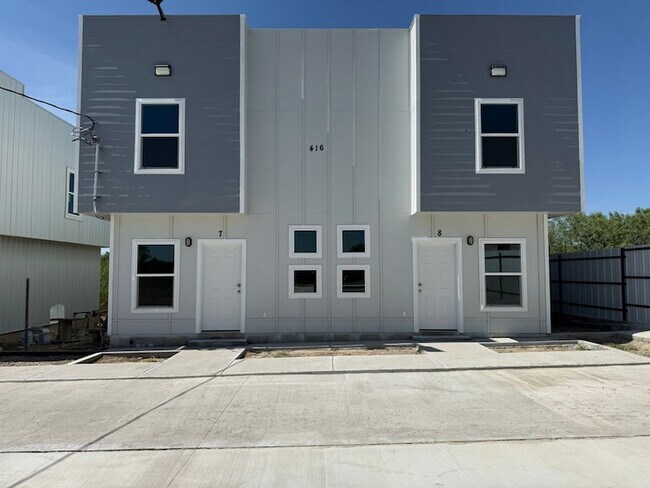 Building Photo - 416 J R Rodriguez St
