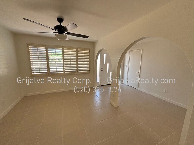 Foto del edificio - MOVE IN SPECIAL! Remodeled 4 Bed, 2 Bath E...