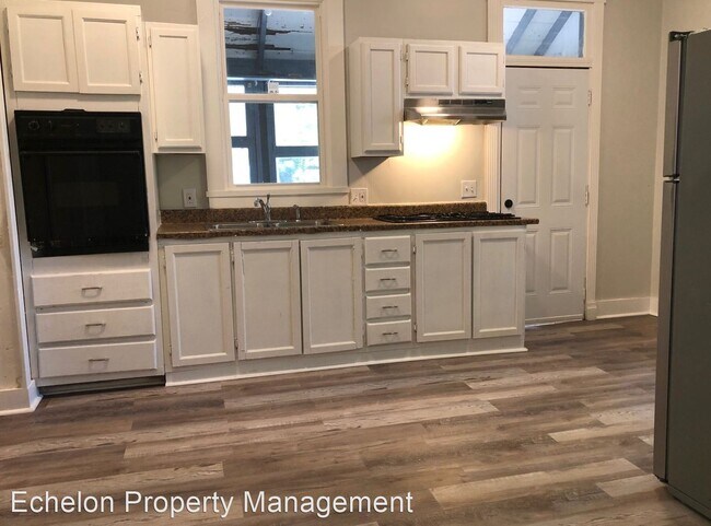 Foto del edificio - 4 br, 2 bath House - 621 Walnut St.