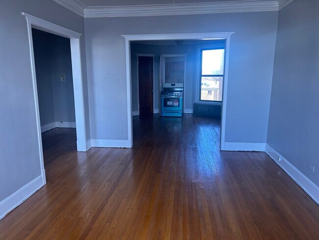 Building Photo - 7131 N Ridge Ave