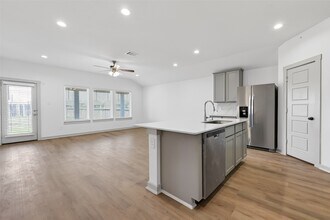 Building Photo - 827 Silver Kettle Dr