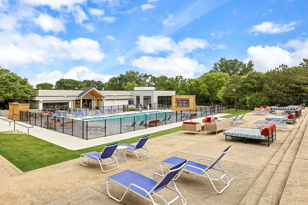 Albion on Northwest Apartments in Palatine, IL