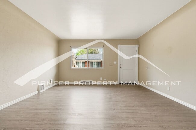 Foto del edificio - Charming Duplex with Washer/Dryer and Garage