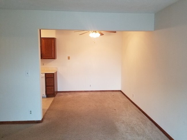 Building Photo - Wonderful One Bedroom in Southwest Omaha!