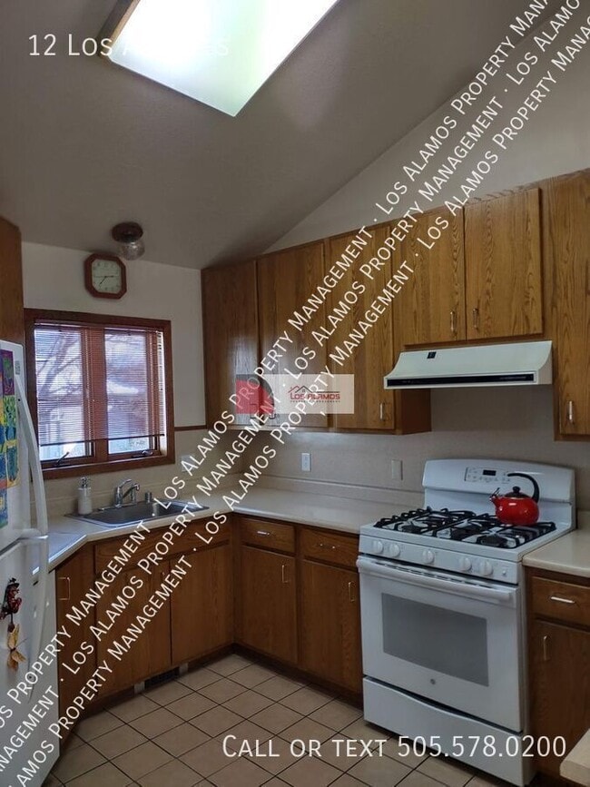 Building Photo - 12 Los Arboles Dr