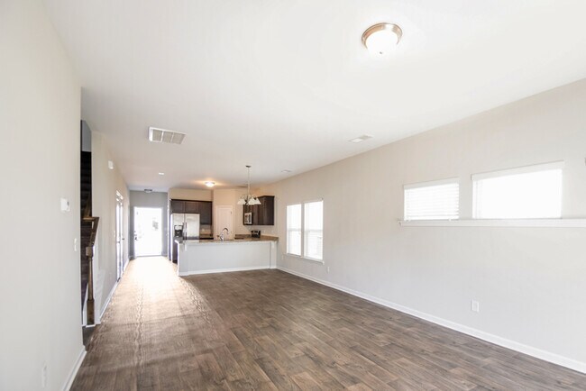 Foto del edificio - 329 Beacon Field Rd