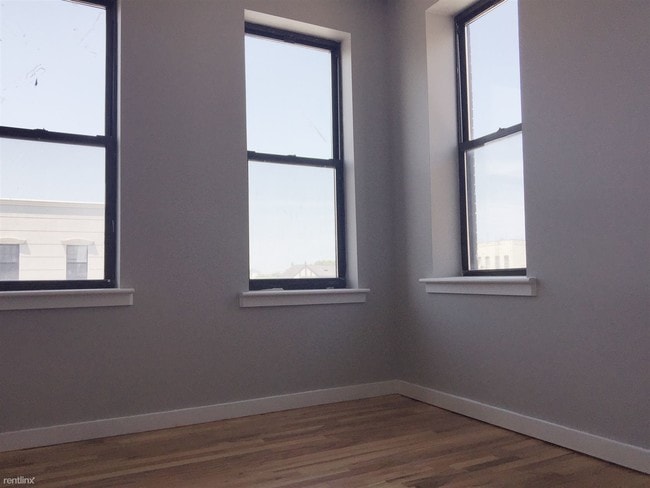 Building Photo - 232 Meserole St