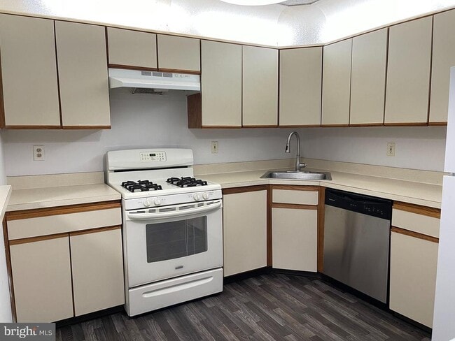 Building Photo - 17 Joyner Ct