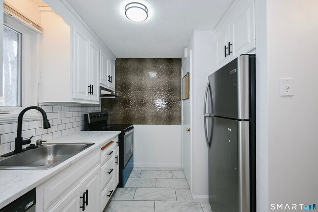 Building Photo - 421 Emmett St