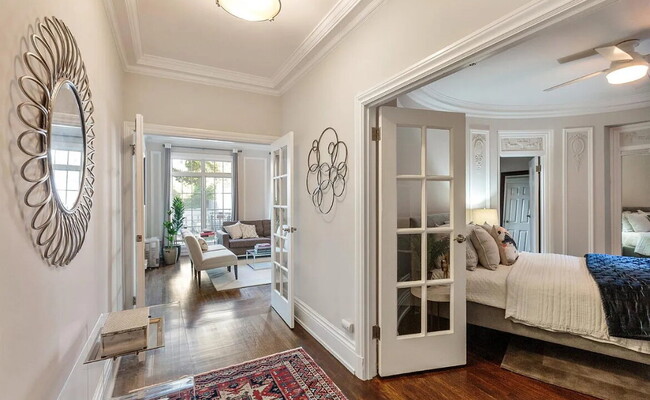 Building Photo - A spacious one bedroom that is minutes awa...
