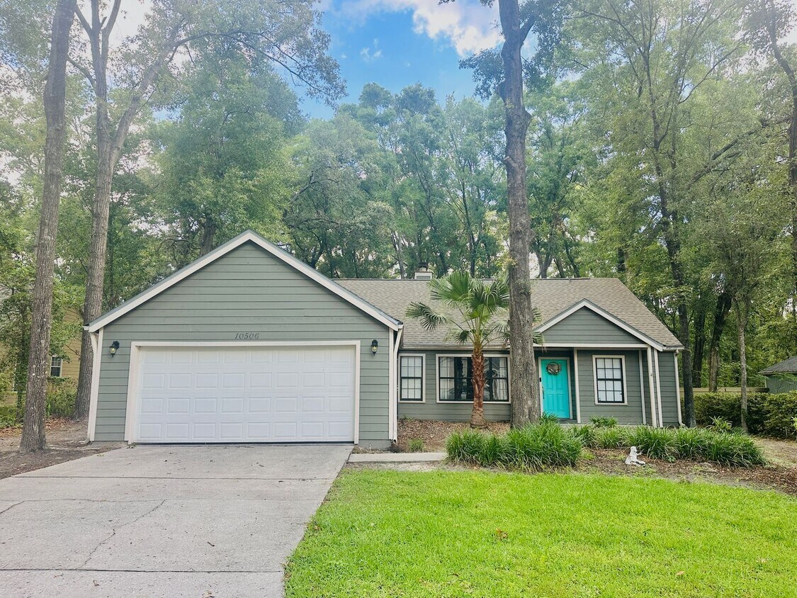 Foto principal - Charming 4BR Home in Haile Plantation with...