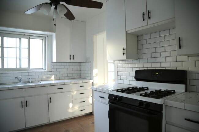 Building Photo - 4765 Dockweiler St