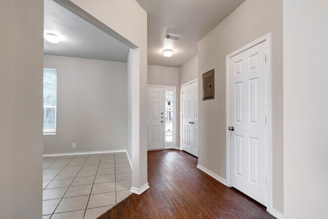 Foto del edificio - Recently updated 3 bedroom townhome
