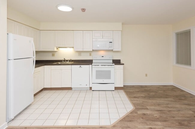 Interior Photo - Chestnut Hill East (CHE)