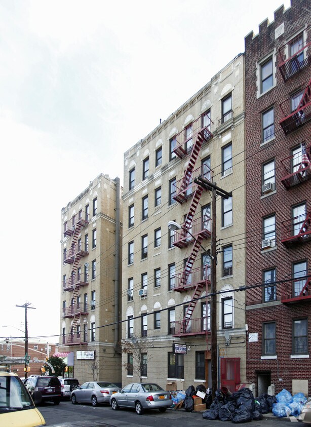 Building Photo - 4396  Furman Avenue