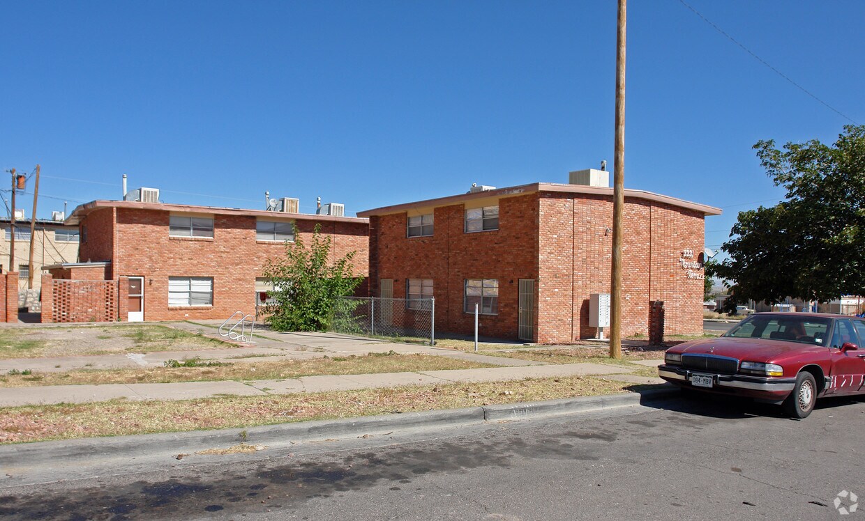Building Photo - 3327-3331 Lincoln Ave