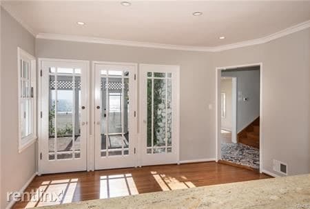 Building Photo - 5 br, 3 bath House - 512 The Strand
